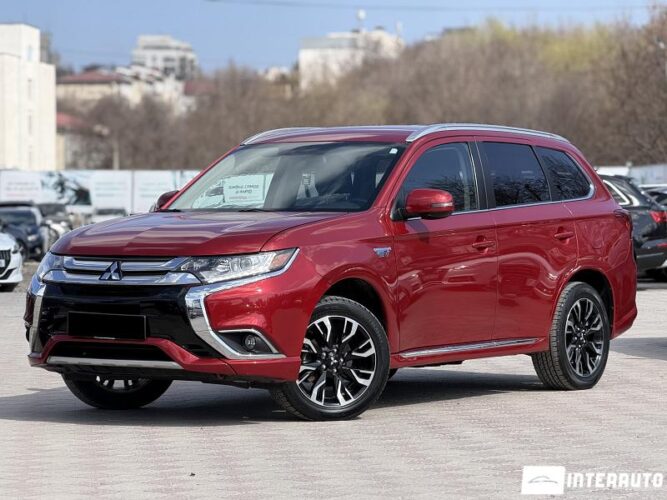Mitsubishi Outlander 2017 doar la InterAuto