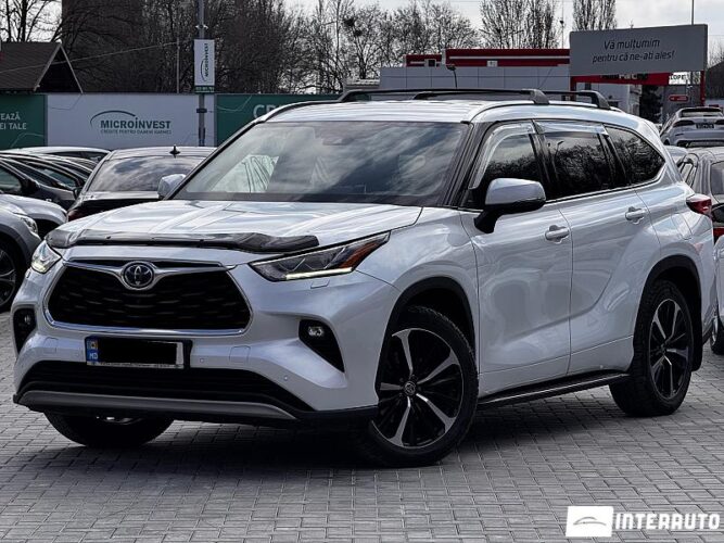 Toyota Highlander 2022 doar la InterAuto