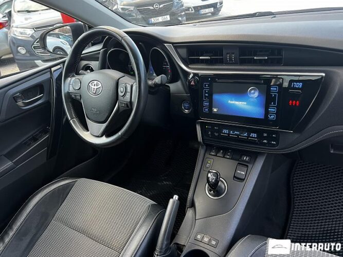 toyota Auris 2016