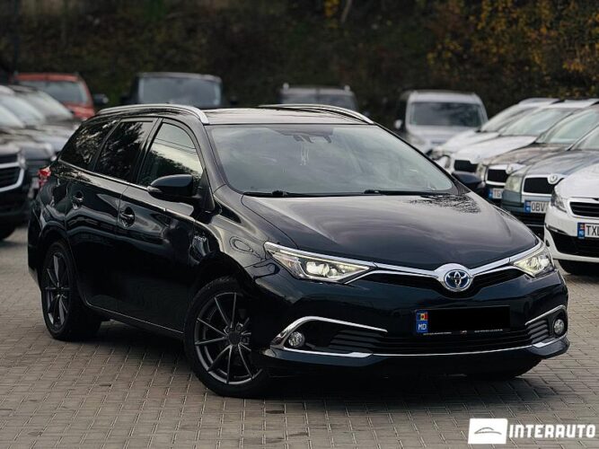 Toyota Auris 2015 doar la InterAuto