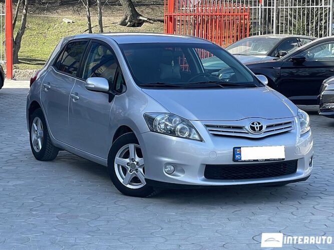 Toyota Auris 2011 doar la InterAuto