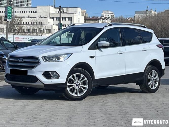 Ford Kuga 2017 doar la InterAuto
