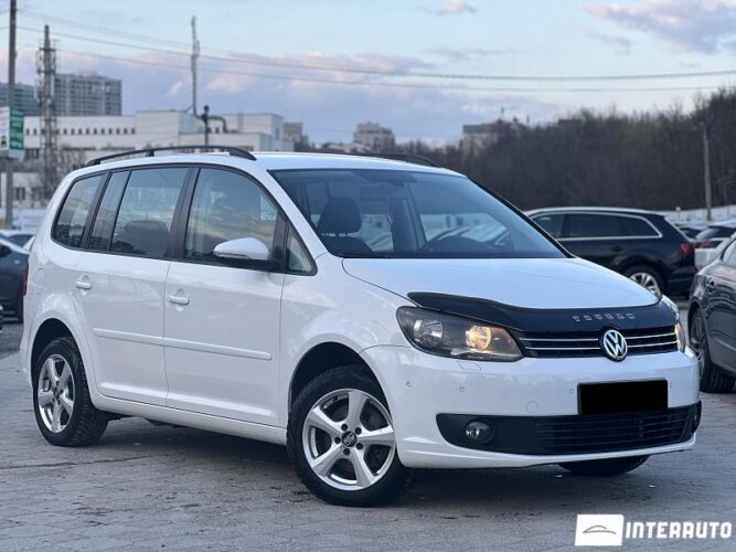 Volkswagen Touran 2011 doar la InterAuto