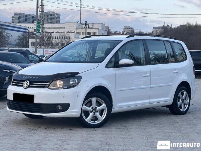 Volkswagen Touran 2011 doar la InterAuto
