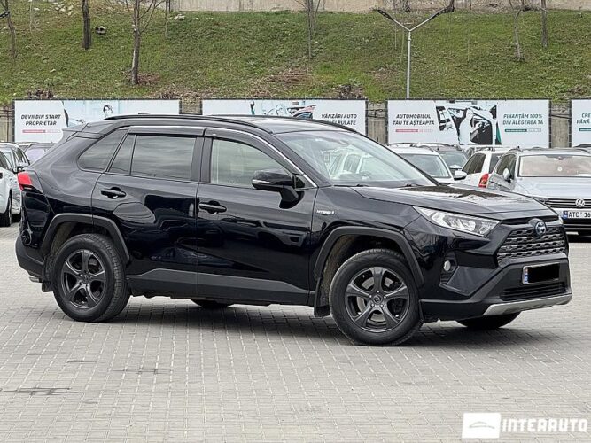 Toyota Rav-4 2019 doar la InterAuto