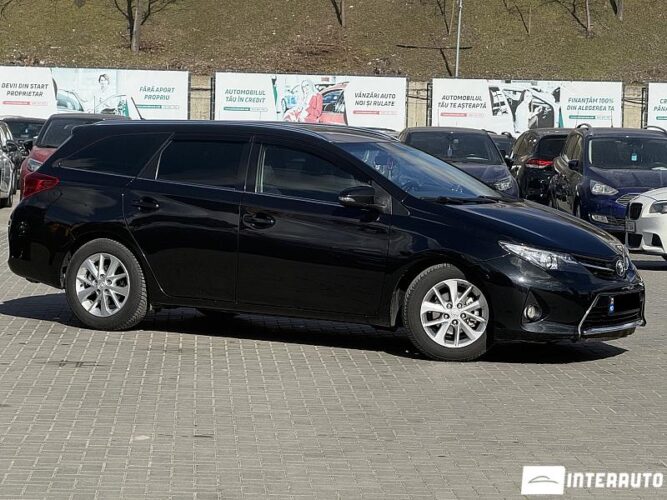 Toyota Auris 2014 doar la InterAuto