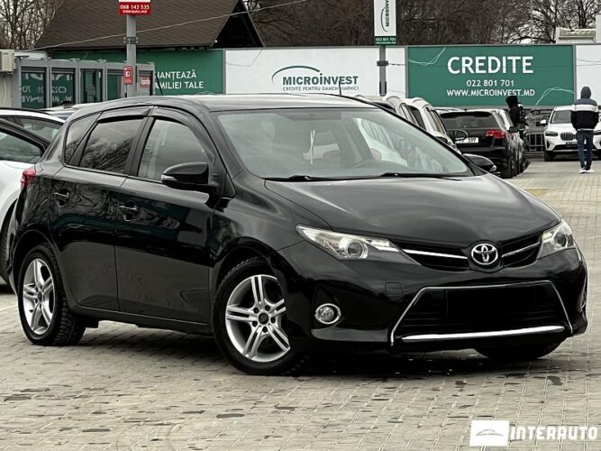 Toyota Auris 2013 doar la InterAuto