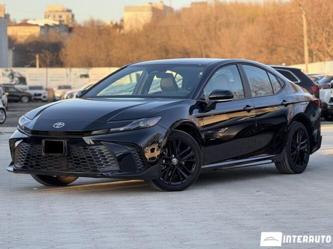 Toyota Camry 2025 doar la InterAuto