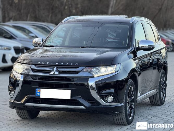Mitsubishi Outlander 2016 doar la InterAuto