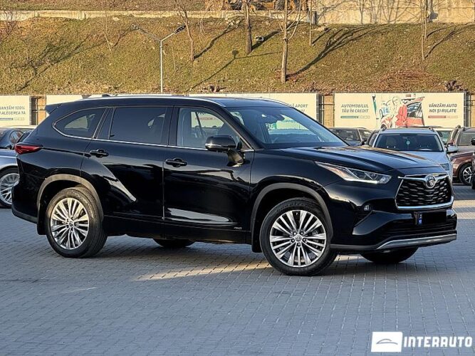 Toyota Highlander 2022 doar la InterAuto