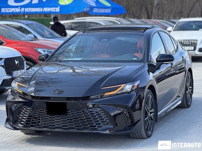 Toyota Camry 2025 doar la InterAuto
