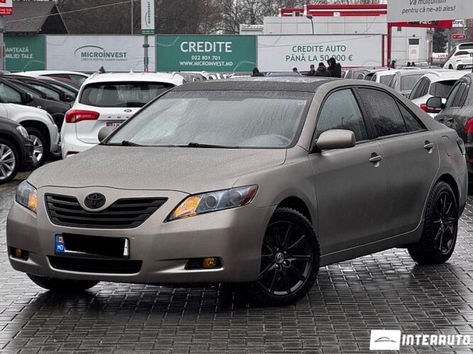 Toyota Camry 2008 doar la InterAuto