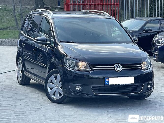 Volkswagen Touran 2013 doar la InterAuto