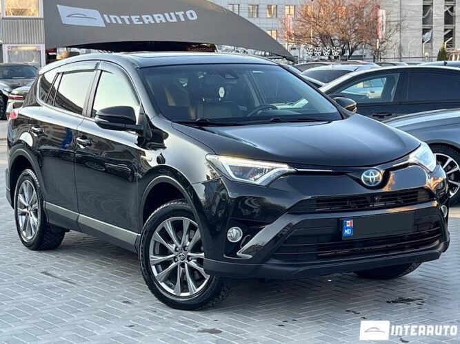 Toyota Rav-4 2016 doar la InterAuto