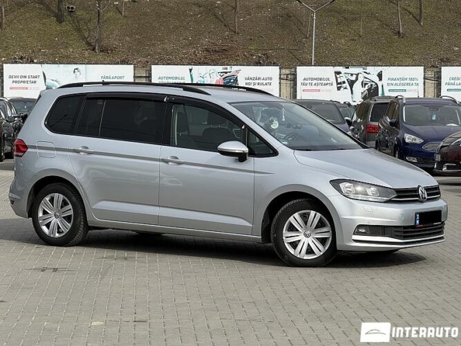 Volkswagen Touran 2017 doar la InterAuto