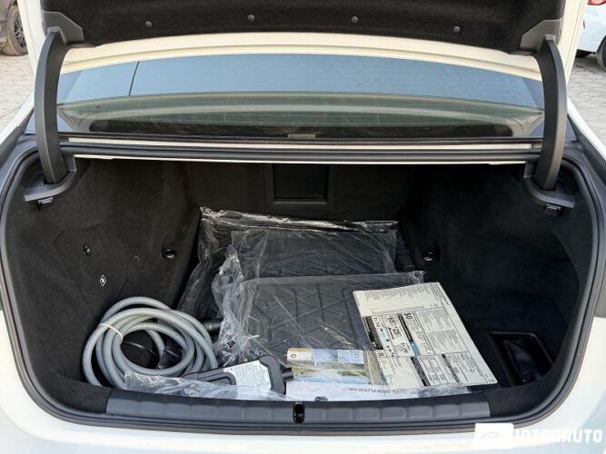 bmw 750e XDrive 2024