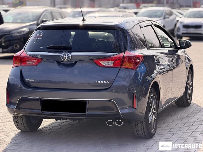 toyota Auris 2015