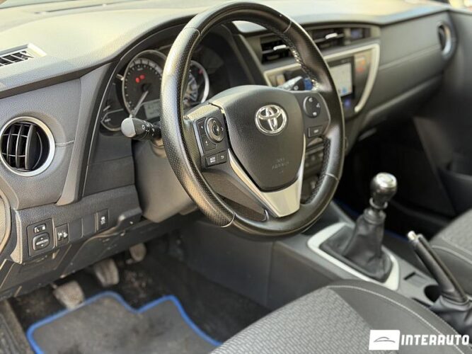 toyota Auris 2015