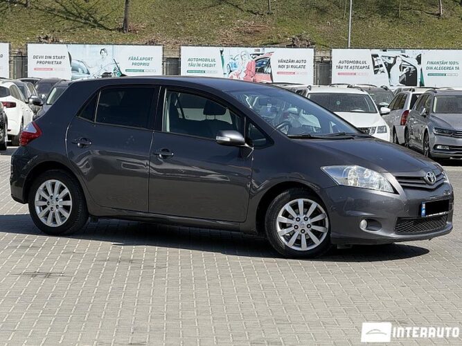 Toyota Auris 2010 doar la InterAuto