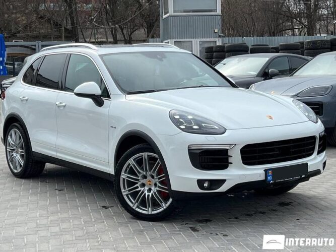 Porsche Cayenne 2016 doar la InterAuto