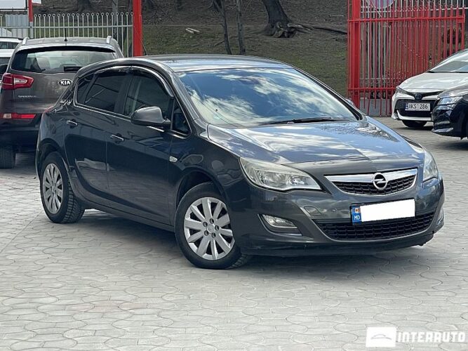 Opel Astra 2010 doar la InterAuto