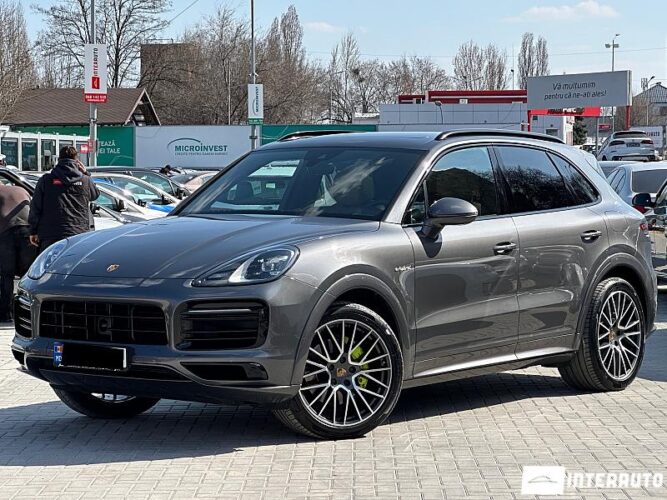 Porsche Cayenne E-Hybrid 2020 doar la InterAuto