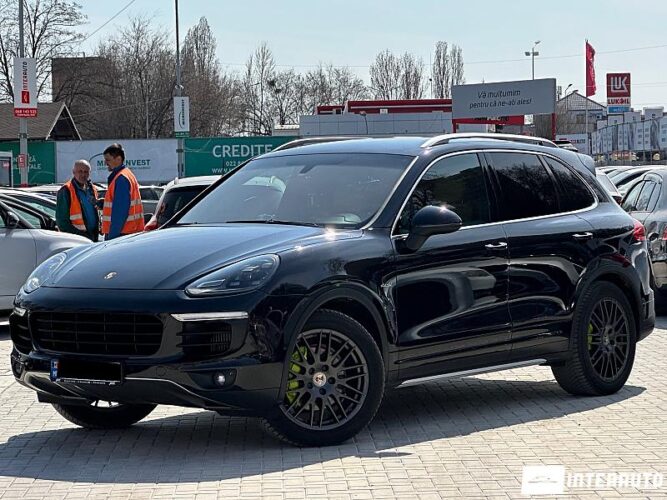Porsche Cayenne 2015 doar la InterAuto