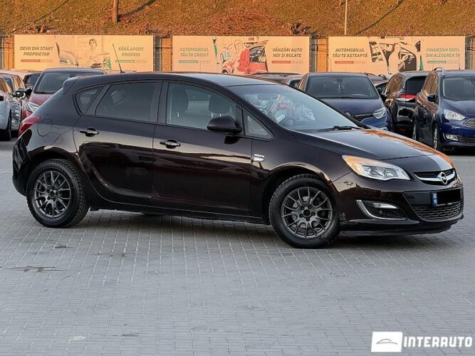 Opel Astra 2012 doar la InterAuto