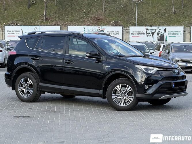 Toyota Rav-4 2017 doar la InterAuto