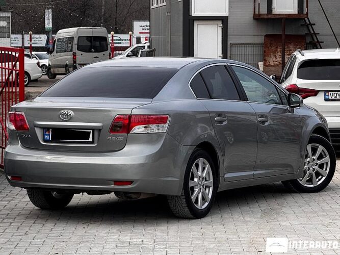 toyota Avensis 2010