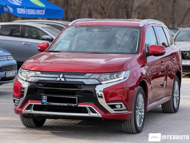Mitsubishi Outlander 2020 doar la InterAuto