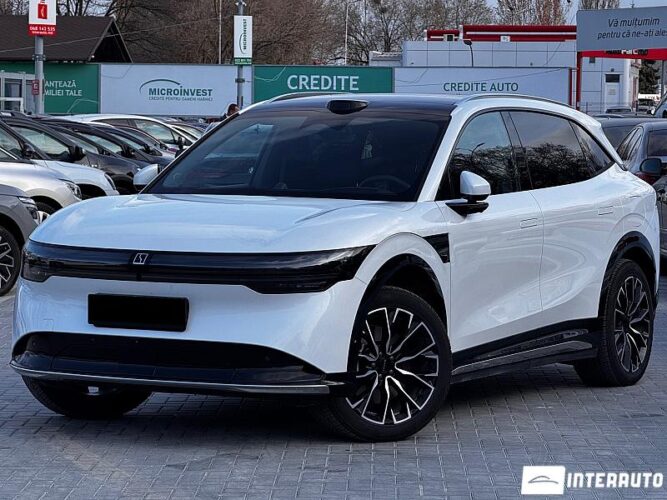 Zeekr 001 2025 doar la InterAuto