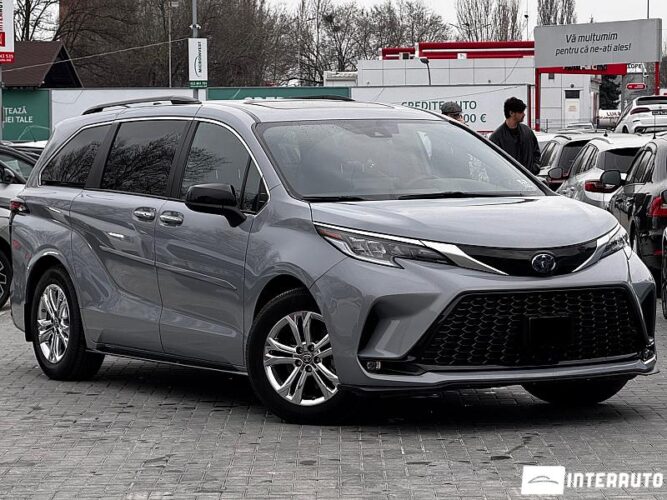 Toyota Sienna 2023 doar la InterAuto