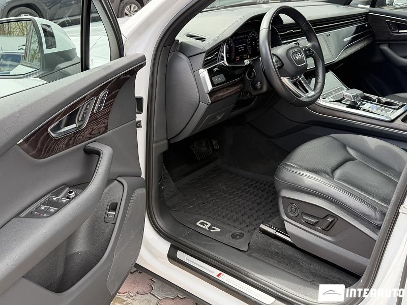 Ауди Кью7