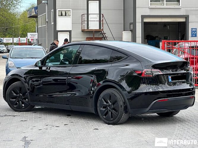 tesla Model Y 2021