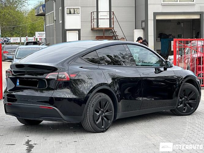 tesla Model Y 2021