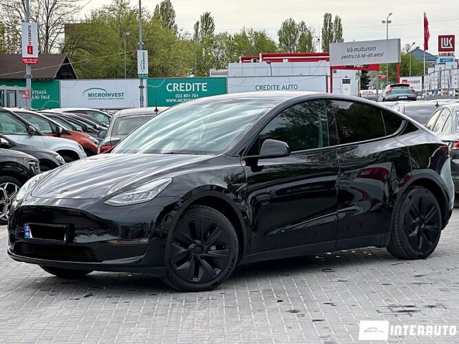 Tesla Model Y 2021 doar la InterAuto