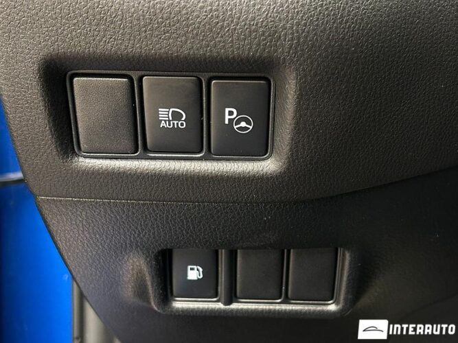 Toyota C-HR 38 toyota C-HR 2017