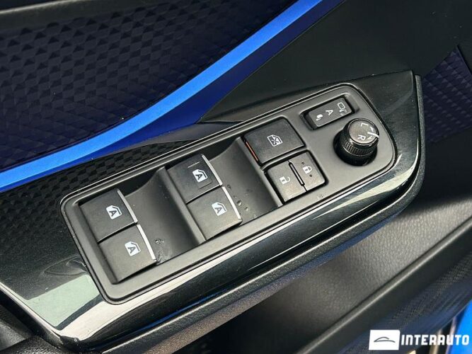 Toyota C-HR 36 toyota C-HR 2017