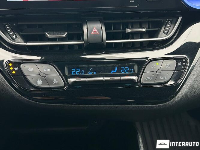 Toyota C-HR 44 toyota C-HR 2017