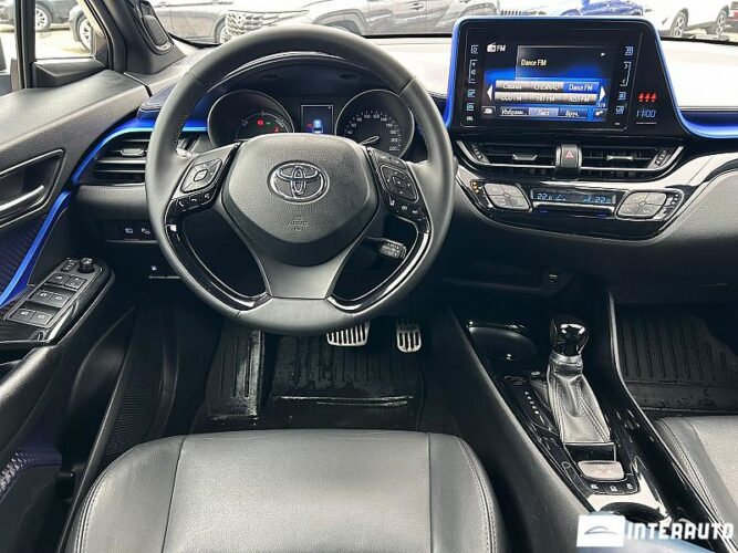 Toyota C-HR 37 toyota C-HR 2017