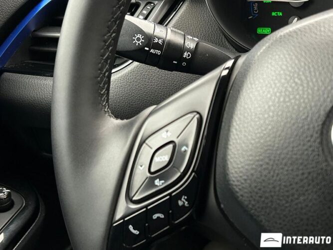 Toyota C-HR 39 toyota C-HR 2017
