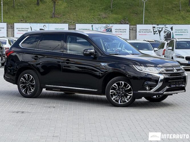 Mitsubishi Outlander 2016 doar la InterAuto