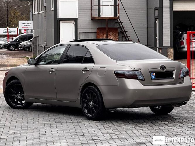 Toyota Camry 2008 doar la InterAuto
