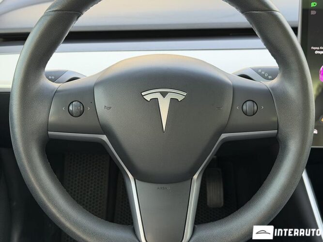 tesla Model 3 2020