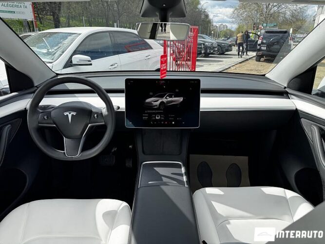 tesla Model Y 2023