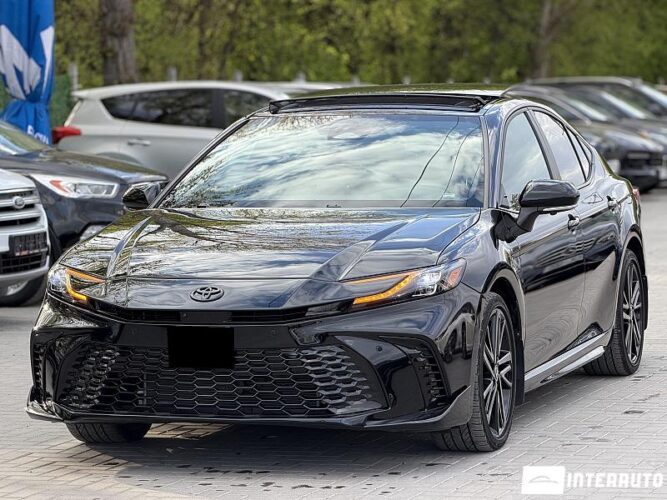 Toyota Camry 2025 doar la InterAuto