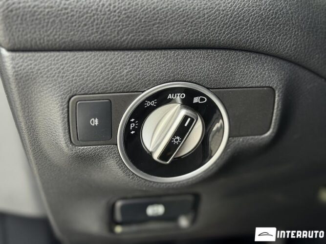 Mercedes GLA 180 37 mercedes GLA 180 2015