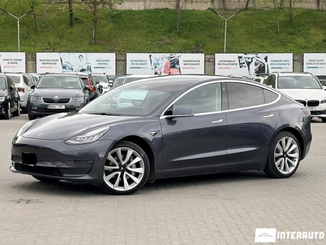 tesla Model 3 2020