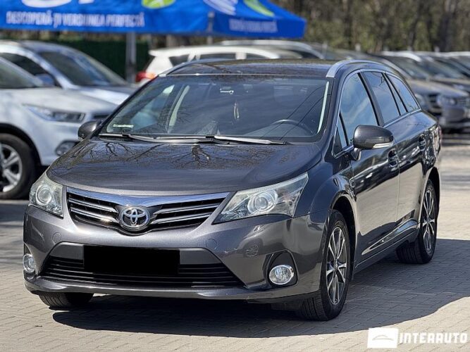Toyota Avensis 2012 doar la InterAuto